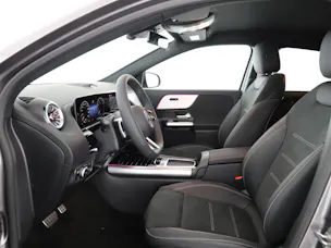 MERCEDES-BENZ GLA 200 Night Star 7G-D