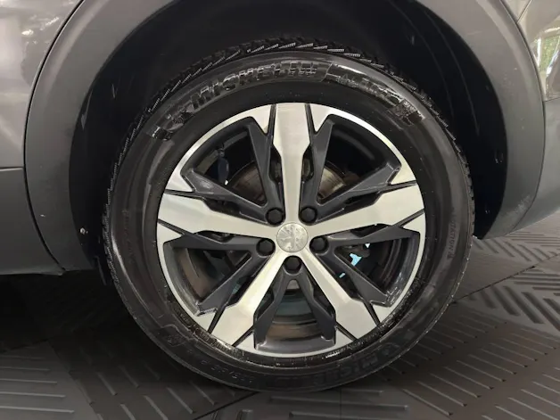 PEUGEOT 5008 1.2 Pure Tech Allure EAT