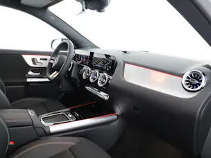 MERCEDES-BENZ GLA 200 Night Star 7G-D