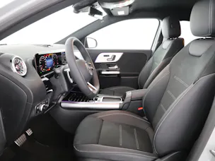 MERCEDES-BENZ GLA 200 Night Star 7G-D