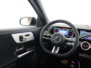 MERCEDES-BENZ GLA 200 Night Star 7G-D