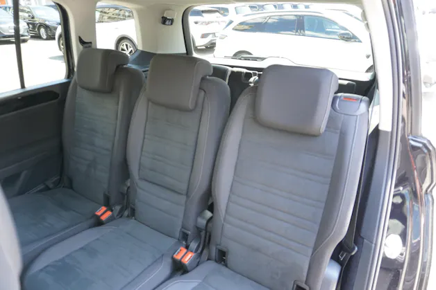 VW Touran 1.5 TSI EVO Highline DSG 7-PLÄTZER R-LINE!!!