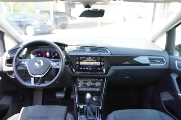 VW Touran 1.5 TSI EVO Highline DSG 7-PLÄTZER R-LINE!!!
