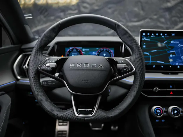 Škoda Kodiaq 2.0 TDI Sportline 4x4 *Matrix LED*Anhängerkupplung*