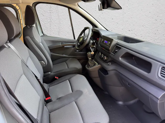 Nissan Primastar DCT 170 L1H1 Acenta 9P