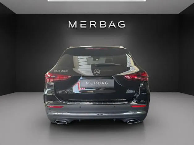 MERCEDES-BENZ GLA 250 4Matic Swiss Star