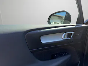 VOLVO XC40 2.0 B3 MH Plus Dark