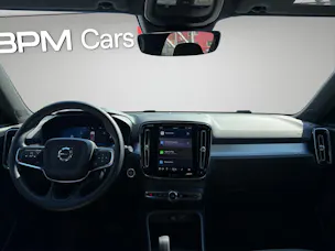 VOLVO XC40 2.0 B3 MH Plus Dark