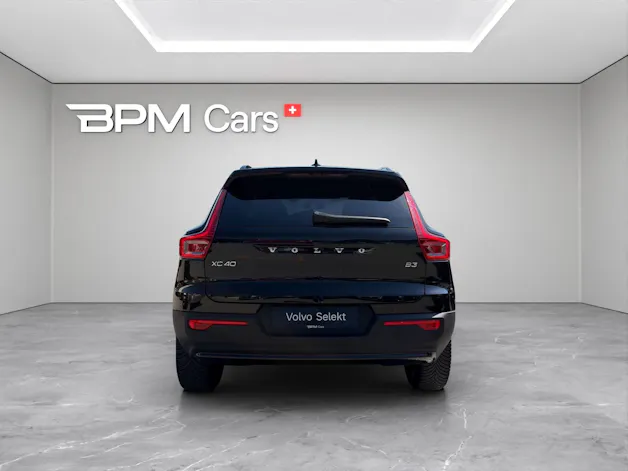 Volvo XC40 2.0 B3 MH Plus Dark