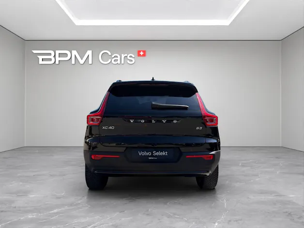 Volvo XC40 2.0 B3 MH Plus Dark