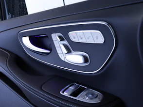 Fahrzeugbild MERCEDES-BENZ V 300 d Swiss Ed. lang 4matic Van