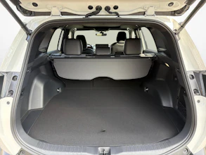 https://vehicle.imgix.net/4418175/32fd9443-4e01-4409-867a-a8de0d9621b8.jpg