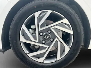HYUNDAI i20 1.0 T-GDi Amplia DCT
