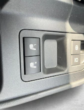 https://vehicle.imgix.net/4418234/c3e08b16-a59c-4edd-be50-477bf0db5648.jpg