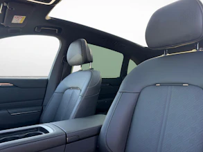 https://vehicle.imgix.net/4418278/d5350606-8b7a-4f3c-8b1d-bed8e63848ab.jpg