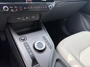 https://vehicle.imgix.net/4418281/e3439b2c-8a09-4939-9b8c-c5645a2b114b.jpg