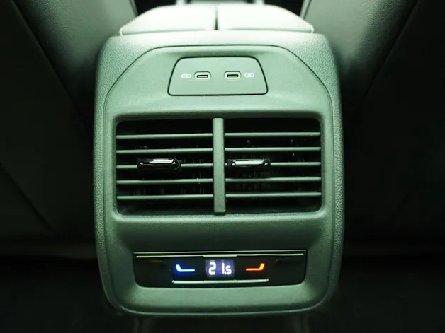 VW Passat Variant 2.0 TSI DSG R-Line 4Motion