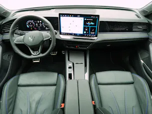 VW Passat Variant 2.0 TSI DSG R-Line 4Motion