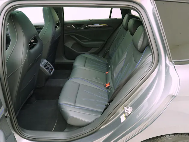 VW Passat Variant 2.0 TSI DSG R-Line 4Motion