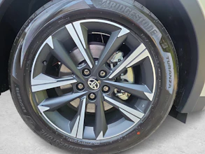 https://vehicle.imgix.net/4418327/c030e7ad-21cb-4929-8ca1-12456b1abb0f.jpg