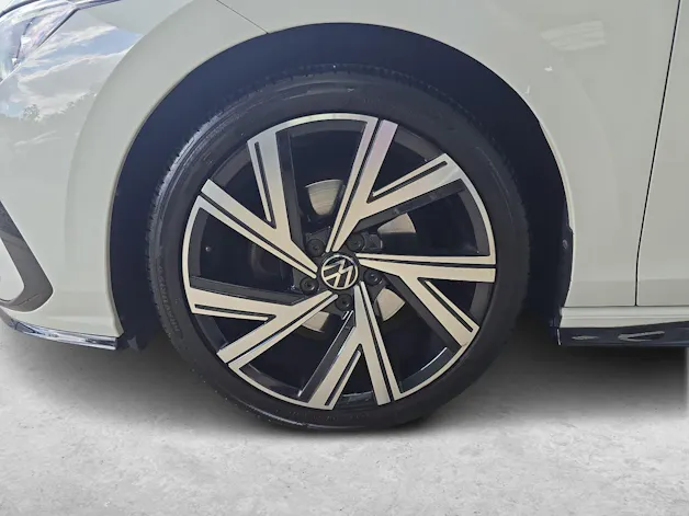 VW Golf VIII 1.5 eTSI R-Line DSG