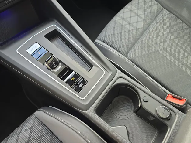 VW Golf VIII 1.5 eTSI R-Line DSG