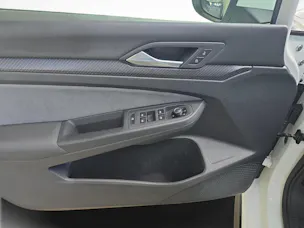 VW Golf VIII 1.5 eTSI R-Line DSG