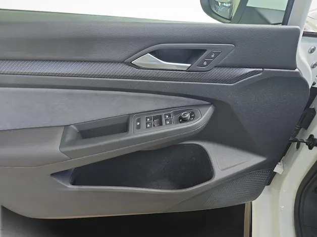 VW Golf VIII 1.5 eTSI R-Line DSG