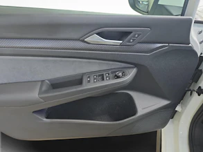 https://vehicle.imgix.net/4418332/cf525979-e948-4029-88bd-d9e5f8367b8e.jpg