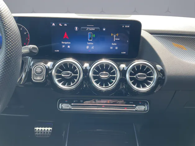 MERCEDES-BENZ GLA 200 Night Star AMG Line