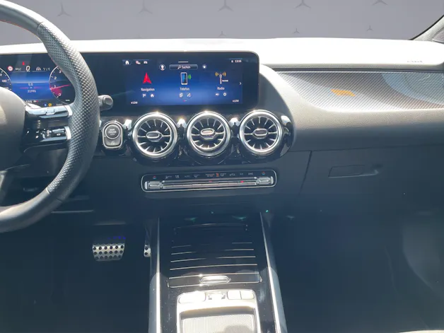 MERCEDES-BENZ GLA 200 Night Star AMG Line