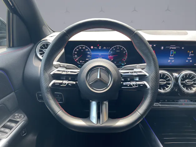 MERCEDES-BENZ GLA 200 Night Star AMG Line