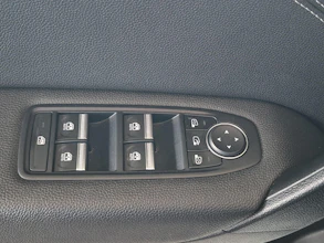 https://vehicle.imgix.net/4418481/27725285-88ce-4fce-a94c-e1d6982863d9.jpg