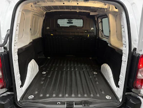 https://vehicle.imgix.net/4418501/dc9a8e85-fba6-4a5e-842b-4aeaa409ce99.jpg