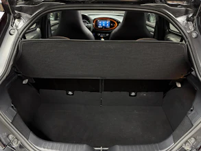 https://vehicle.imgix.net/4418506/eb3f2ffb-0035-43a2-863c-43e11334cf57.jpg