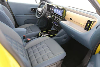 https://vehicle.imgix.net/4418533/073b21ba-9c69-4985-b6de-ef0cb743b717.jpg