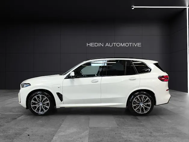 BMW X5 50e xDrive Attraktiven Leasingzinssatz ab 1,9 % bei Abschluss einer BMW Fahrzeugversicherung.