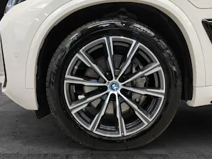 BMW X5 50e xDrive Attraktiven Leasingzinssatz ab 1,9 % bei Abschluss einer BMW Fahrzeugversicherung.