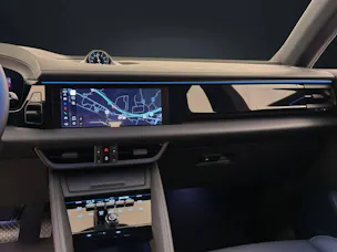 PORSCHE Macan 4