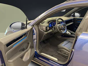 PORSCHE Macan 4