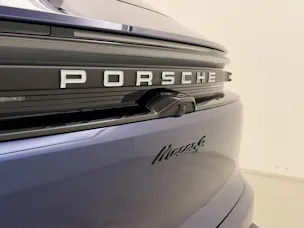 PORSCHE Macan 4