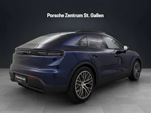 PORSCHE Macan 4