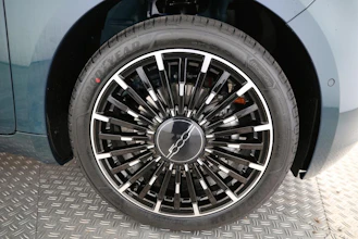 https://vehicle.imgix.net/4418601/639ba052-ec3b-4c6e-821b-d7797c9d22b3.jpg