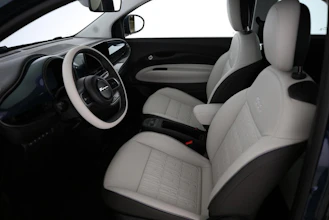 https://vehicle.imgix.net/4418601/c9a7c620-e9fd-4cd0-8fe4-38a84f135b83.jpg