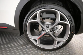 https://vehicle.imgix.net/4418644/0d88e134-6221-40a1-935e-7d3683395bd1.jpg