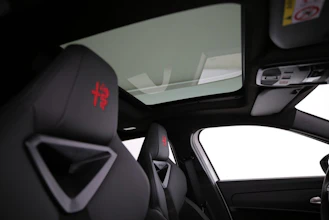 https://vehicle.imgix.net/4418644/88a64d66-9b2e-4afd-a357-5ea751b29d1b.jpg