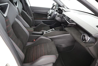 https://vehicle.imgix.net/4418644/ec2646cc-24e2-4f8e-ab92-9f2767582ba5.jpg