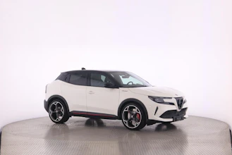 https://vehicle.imgix.net/4418644/ff142a7a-7316-4ab2-90f6-ac24ad68d0e1.jpg