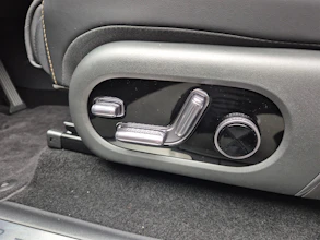 https://vehicle.imgix.net/4418729/7e4cd71d-0ccb-4f84-b03f-37a953ef860b.jpg