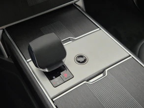 https://vehicle.imgix.net/4418833/930d5991-27c1-4217-ac99-8eb0a3f26d77.jpg